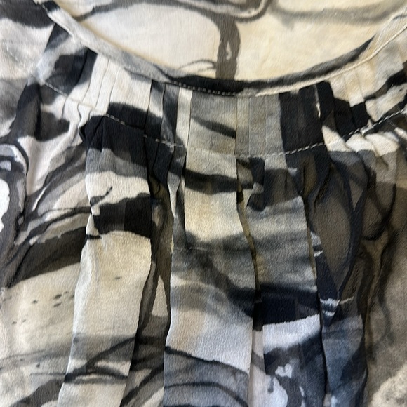 100 % Silk Vntg Black and white abstract Express brand blouse - Picture 5 of 5